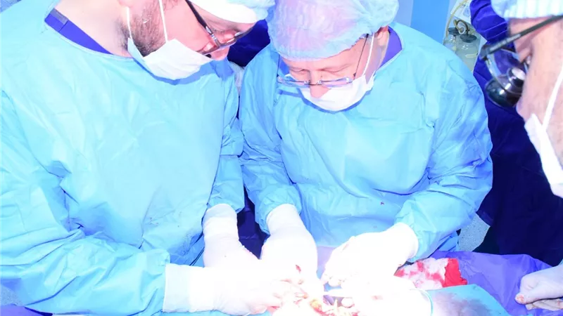 بعد 7 أشهر من الشلل.. جراحة ميكروسكوبية معقدة تعيد الأمل لشاب سقط من ارتفاع بسوهاج