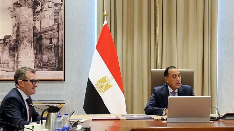 رئيس الوزراء يوجه بمتابعة مؤشرات الاقتصاد المصري وموقف تنفيذ الخطة الاستثمارية