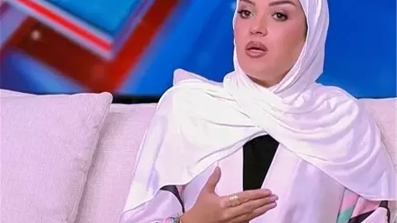 منة تكشف تفاصيل ارتدائها الحجاب لأول مرة.. حلم في رمضان كان وراء ارتداء الطرحة