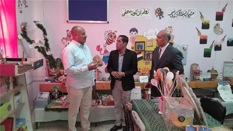 «المدارس الآمنة» في المنيا.. وكيل التعليم يتابع التجربة بسمالوط