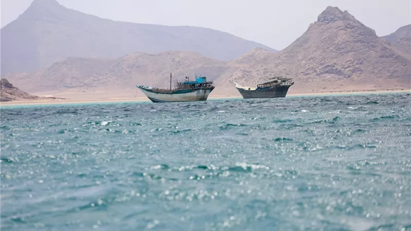 73 سفينة تعبر باب المندب خلال يومين.. الحوثيون يكشفون تفاصيل الملاحة