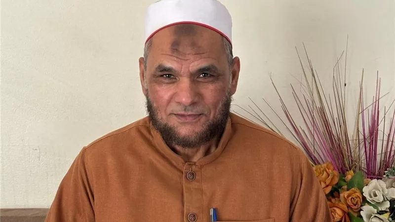 فاجعة في الفيوم.. أب يستغيث لإعادة جثمان نجله الطبيب من روسيا