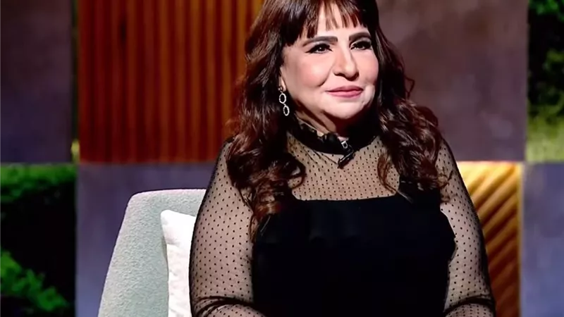 الفنانة فاطمة الكاشف توجه رسالة للمنتجين: «عايزين نشتغل.. الغيبة طالت»