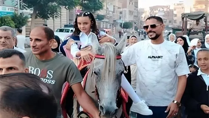 حصان داخل مدرسة بكفر الشيخ يثير الجدل.. مصادر تكشف لـ «تفصيلة» الكواليس