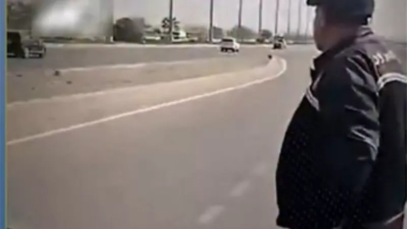 الداخلية تكشف حقيقة فيديو واقعة تصادم سيارة بالقاهرة بعد غلق الطريق