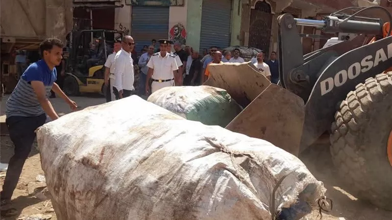 محافظة الجيزة تنفذ حملة مكبرة على مخازن الفرز والخردة بمنطقة الفضل بالطالبية