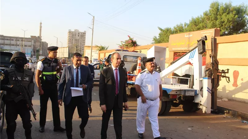 مدير أمن سوهاج يتفقد عدد من المدارس ويطمئن على انتشار الخدمات في أول أيام العام الدراسي الجديد 