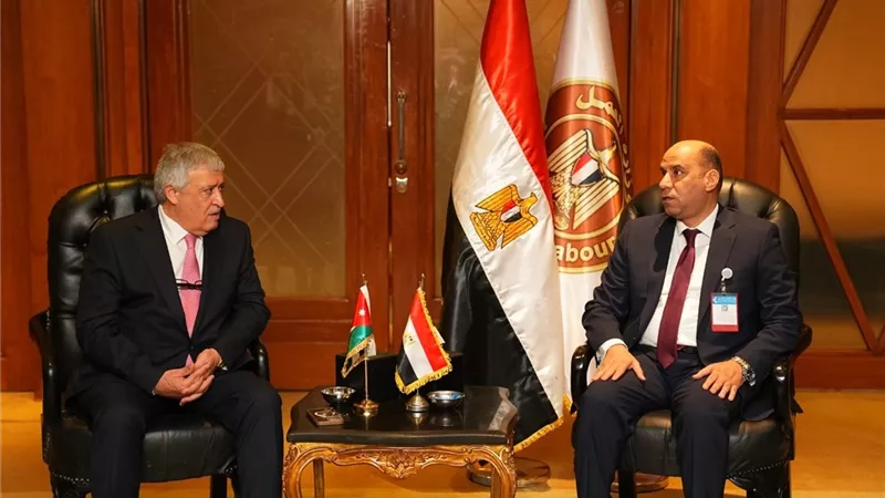 وزير العمل يبحث أوضاع العمالة المصرية في الأردن وتعزيز التعاون المشترك