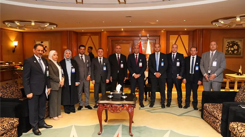 وزير العمل ورئيس الوفد العراقي يبحثان دعم العمالة والتدريب المهني