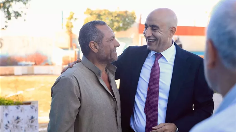 عامل مدرسة كفر الشيخ عن لقائه بوزير التعليم: «رفض إني أنفض إيدي قبل ما يسلم عليا»