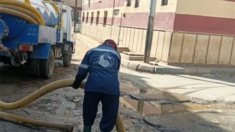 محافظ سوهاج يوجه بحل مشكلة طفح الصرف الصحي بحي غرب